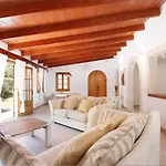 Relax Just Outside Recently Renovated By Renthousing Сasa de vacaciones *