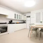 Relax Just Outside Recently Renovated By Renthousing Сasa de vacaciones *