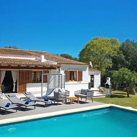 Dom wakacyjny Relax Just Outside Recently Renovated By Renthousing *