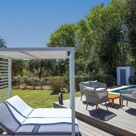 Relax Just Outside Recently Renovated By Renthousing Dom wakacyjny