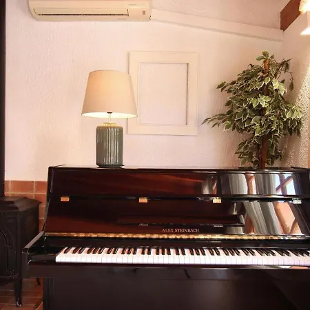 Dom wakacyjny Relax Just Outside Recently Renovated By Renthousing *