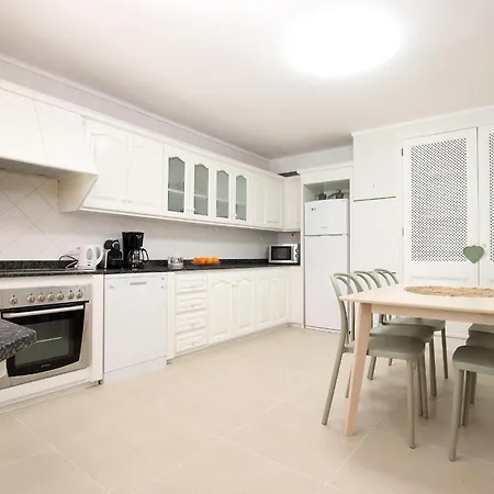 Relax Just Outside Recently Renovated By Renthousing Dom wakacyjny *