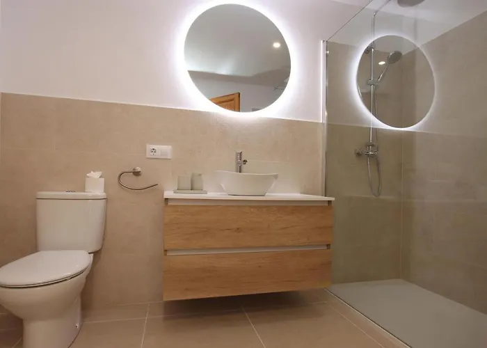 Relax Just Outside Recently Renovated By Renthousing Vakantiehuis