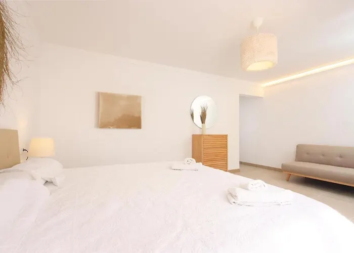 Vakantiehuis Relax Just Outside Recently Renovated By Renthousing *